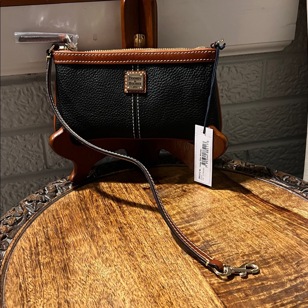 Dooney & Bourke Black Wristlet Pebble Grain Leather - Picture 3 of 16